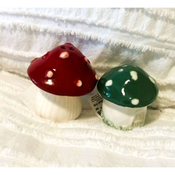 NEW! Set of Mushroom Salt & Pepper Ceramic Shakers Approx 2 1/8”-2.25” Green Red - Picture 2 of 3